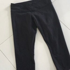 Lulu lemon mid rise crops